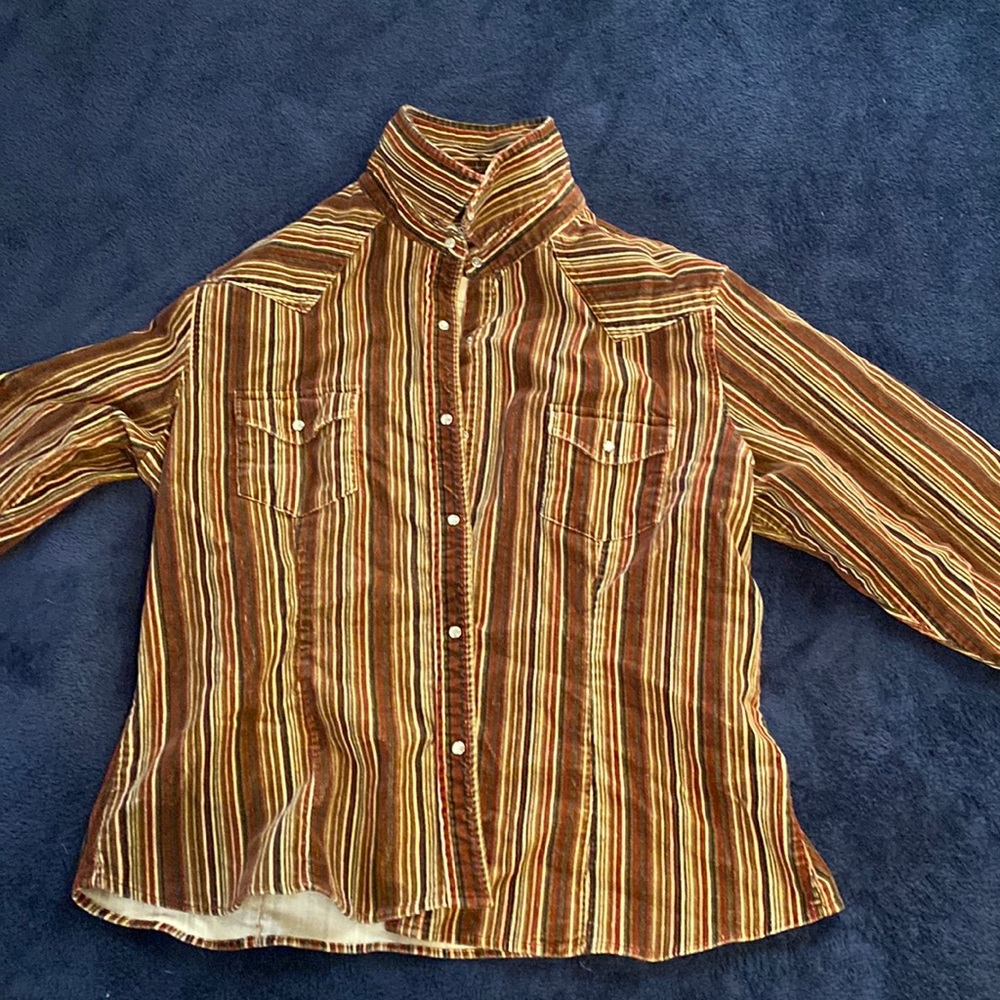 Bailey’s point button up